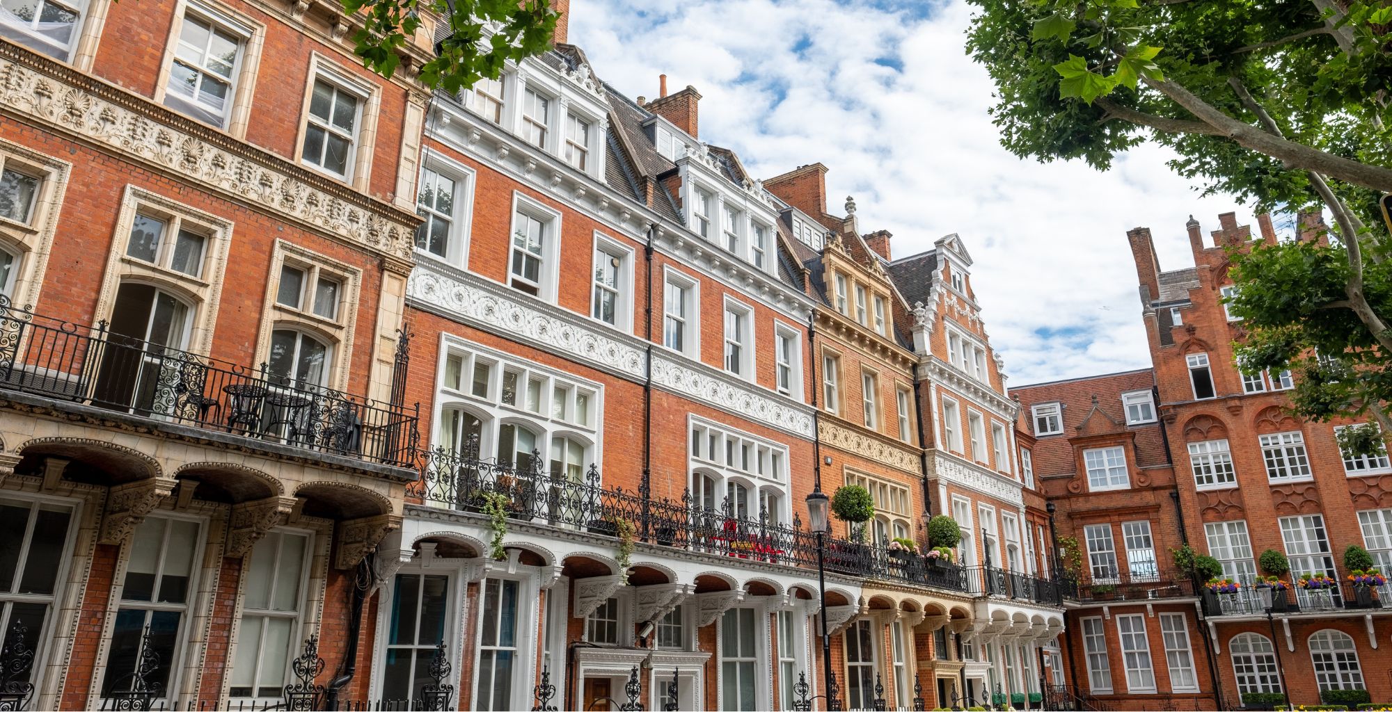 London Architecture: From Grandeur to Modern Mastery 