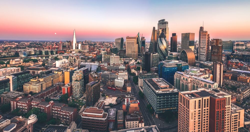 London rental search for executive relocators, London skyline at dusk